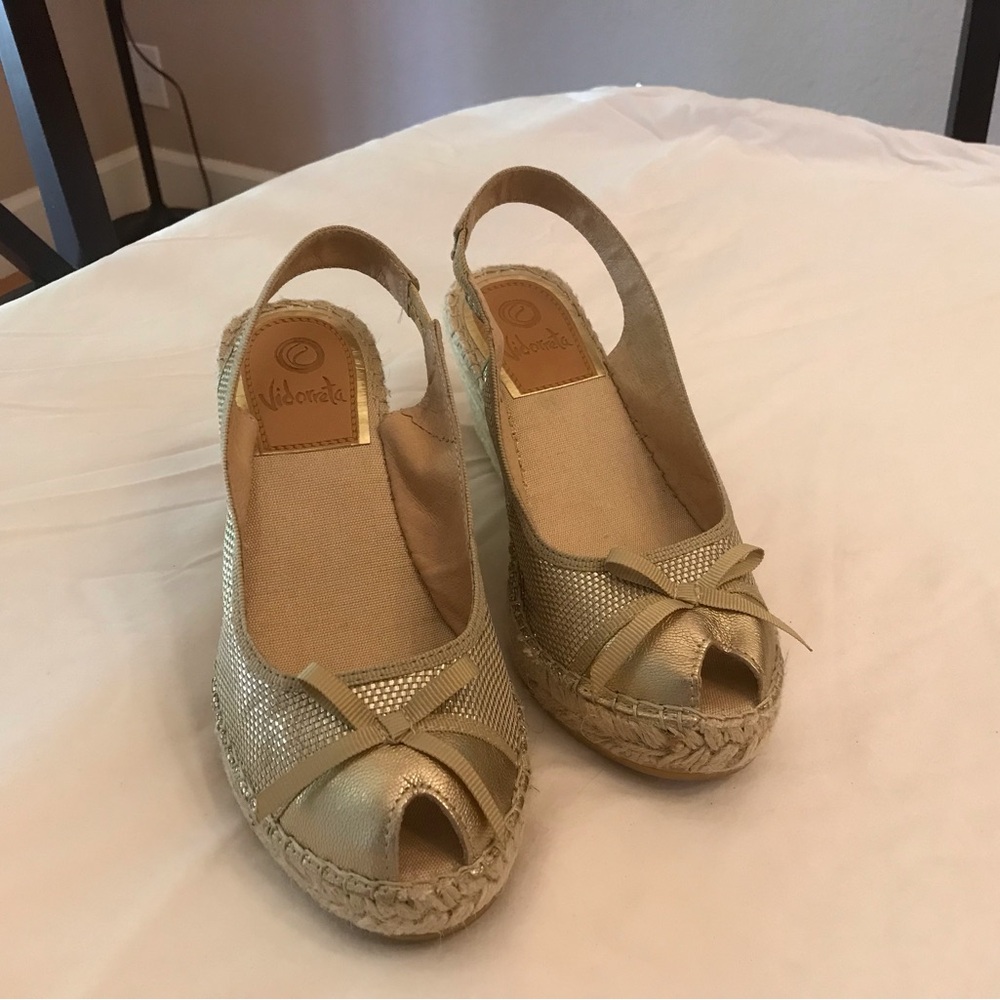Vitorreta golden espadrille sandals w/ 2 in heels.